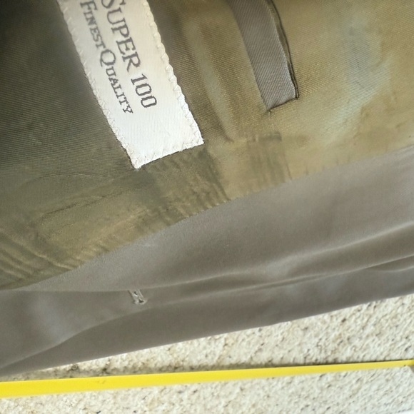 Hugo Boss 44L olive green blazer in EUC wool and classic - Picture 11 of 16